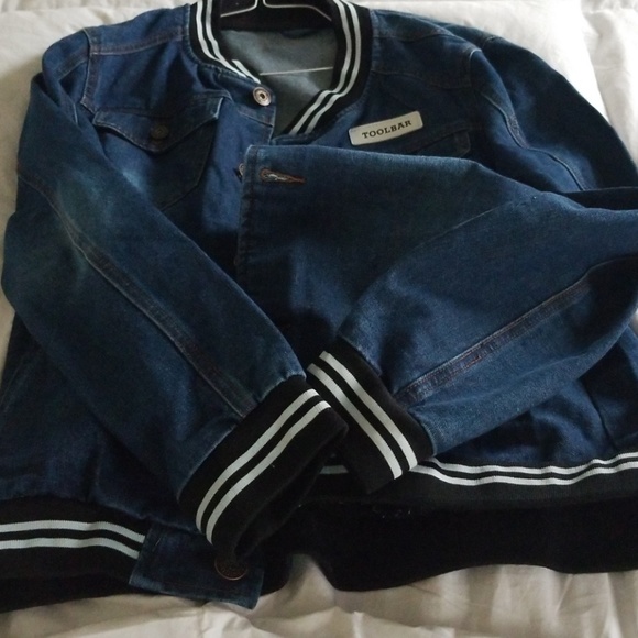 Jean jacket - Picture 1 of 4